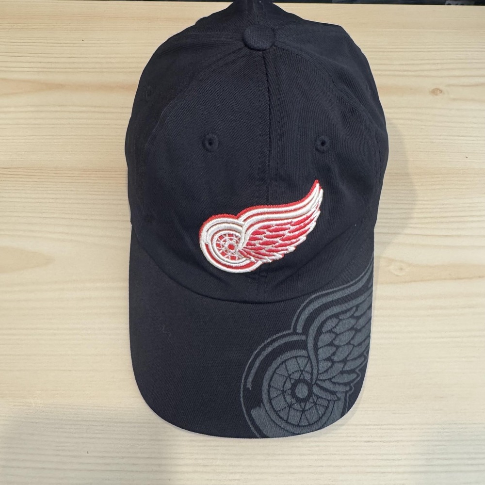 Detroit‎ Red Wings Hat Cap Strap Back Mens One Size Black NHL Hockey Reebok